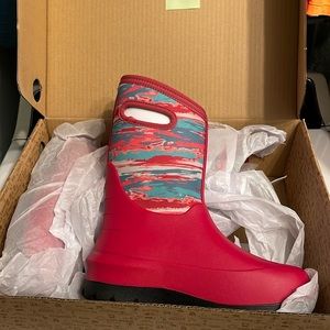 Girls Bogs snow boots sz 5 NEW